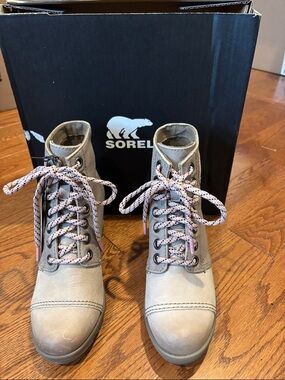 Sorel Taupe Lace-Up Women's wedge Boots with Pink Accents